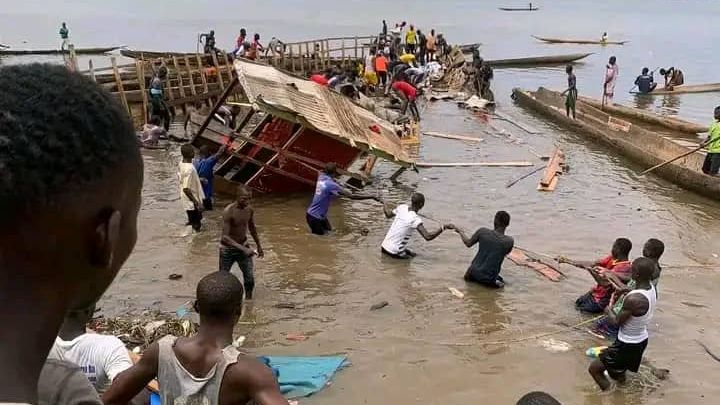 Ve Středoafrické republice se potopil člun s lidmi mířícími na pohřeb. Utonulo 58 lidí